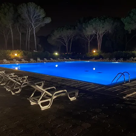 Rez De Jardin Cote Piscine - Clim Lejlighed